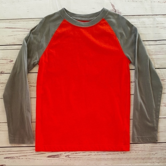 red and gray raglan shirt